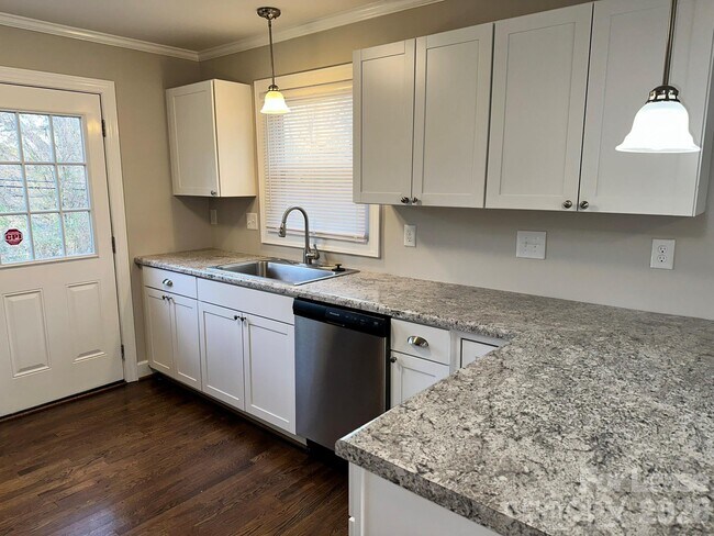 Building Photo - 148 S Smallwood Pl