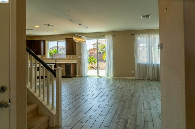 Building Photo - 607 Guild Rd