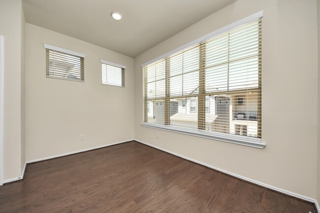 Building Photo - 3111 Dakota Falls Dr