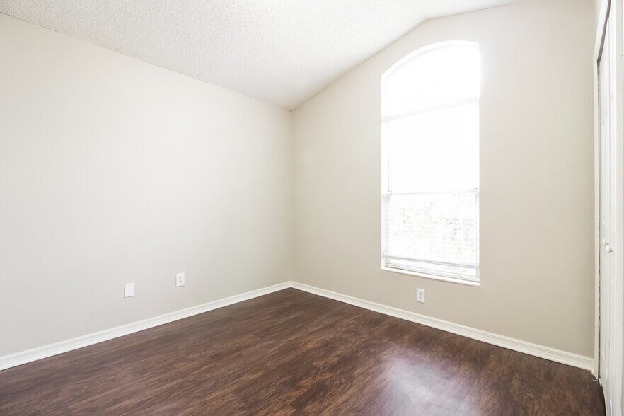 Building Photo - 948 Delfino Pl