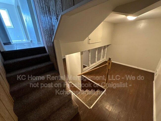 Building Photo - 5029 NE 56th Pl
