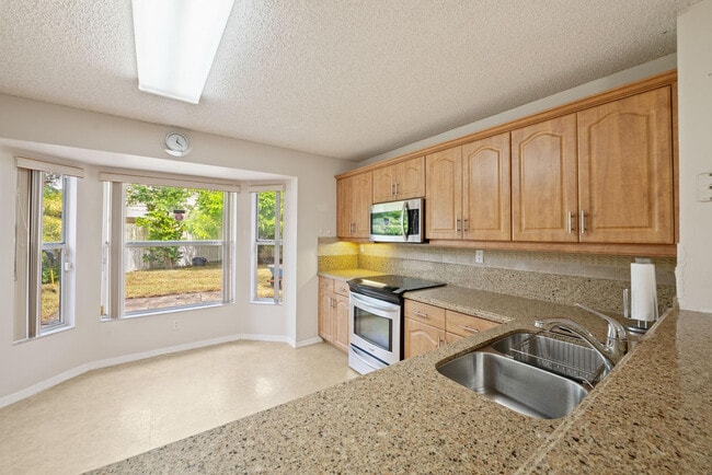 Building Photo - 12665 NW 11th Ct