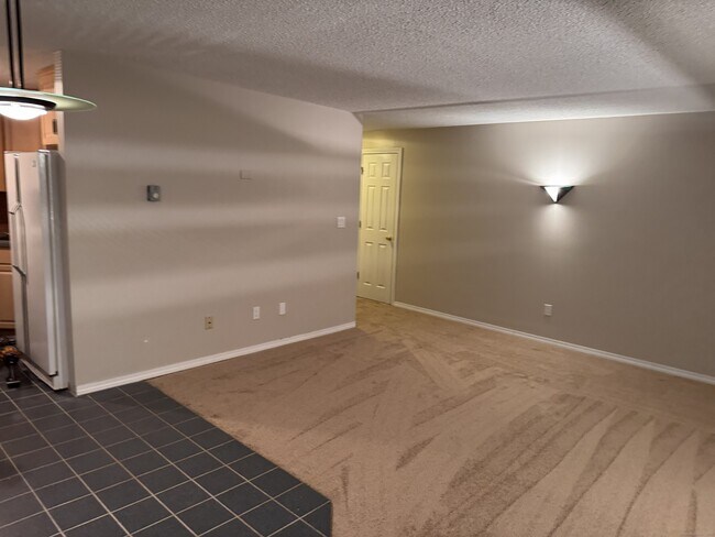 Building Photo - 239 Old Farms Rd