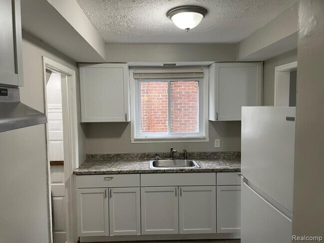 Building Photo - 19803 Santa Rosa Dr