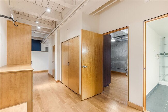 Building Photo - 416 NW 13th Ave