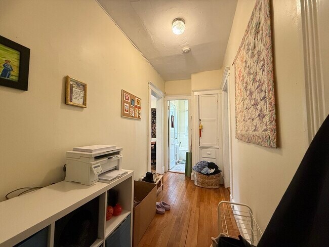 Building Photo - 32 Sidlaw Rd