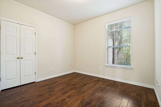 Building Photo - 1000 Leoti Ln