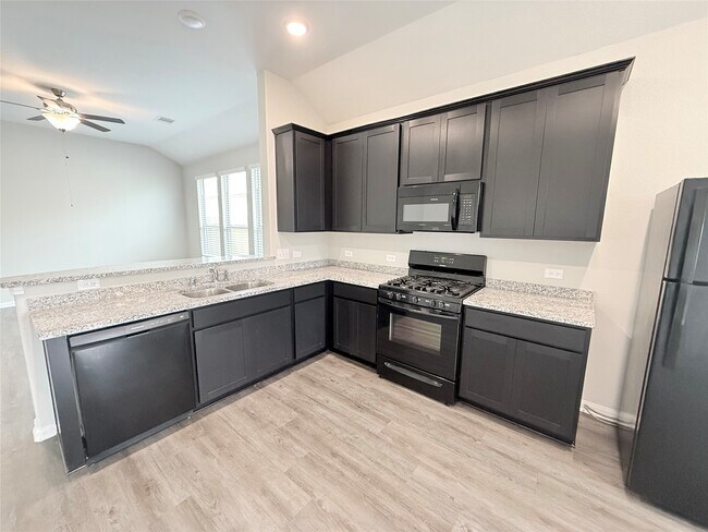 Building Photo - 14501 Sugar Pines Dr