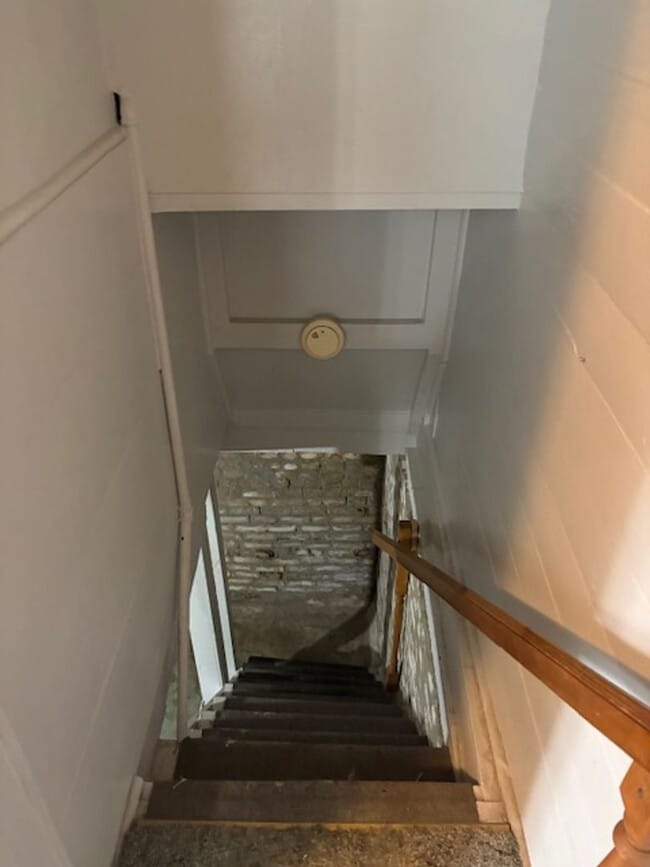 Building Photo - 901 NE Glen Oak Ave