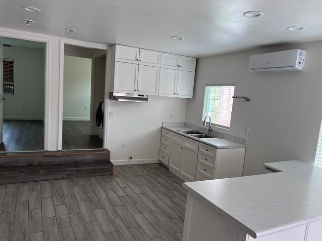 Building Photo - 1280 W 35th Pl