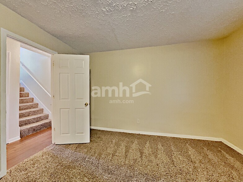 Building Photo - 5088 Memory Ln