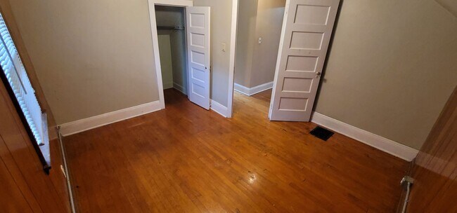 Building Photo - Duluth, MN - 4 bedroom - 2 bathroom