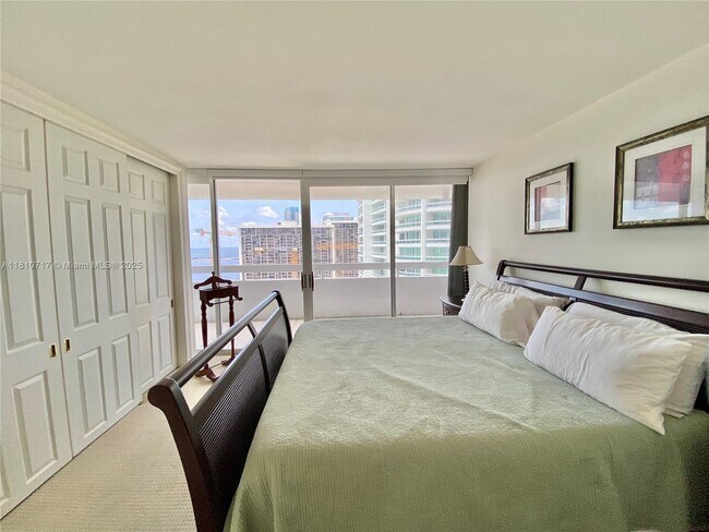 Building Photo - 1627 Brickell Ave