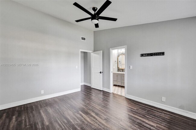 Building Photo - 3325 Carambola Cir S
