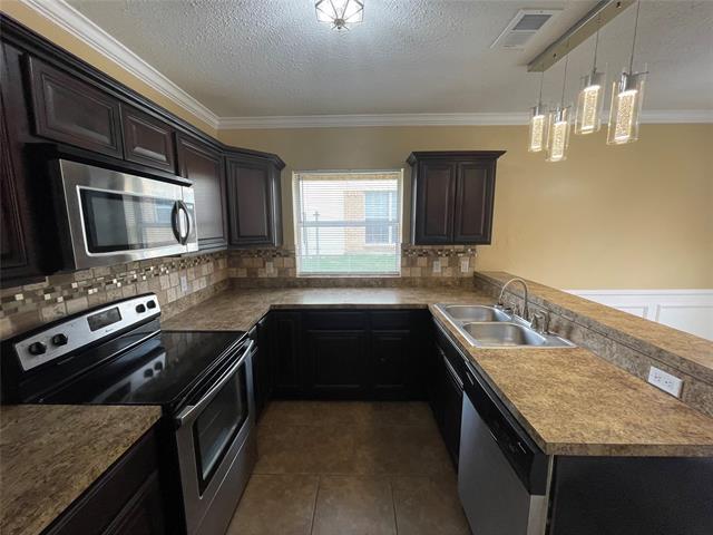 Building Photo - 2224 Forestbrook Dr
