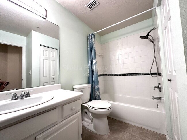 Building Photo - 1969 Summer Club Dr