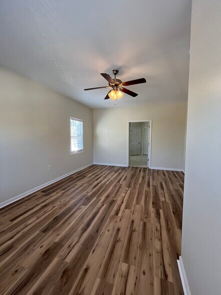 Building Photo - 616 Marshtree Ln