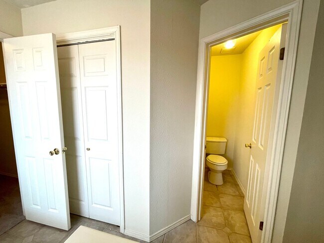 Building Photo - Lovely 3 Bedroom/2.5 Bathroom in Round Rock!