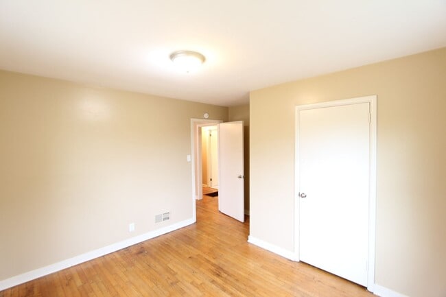 Building Photo - New On The Market! Cute! Cute! Cute! Better Hurry To See This One!!