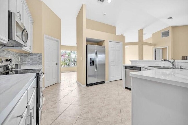 Building Photo - 1355 SW Porter Rd