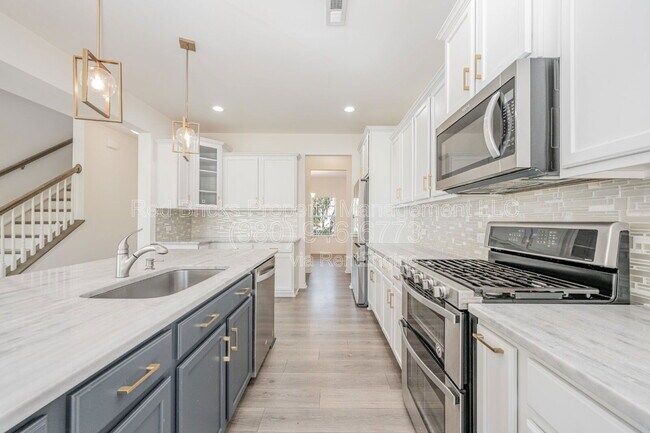 Building Photo - 4698 Selhurst Dr