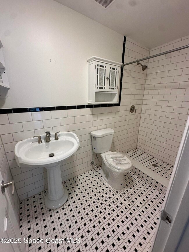 Building Photo - 3694 Brentwood Ct