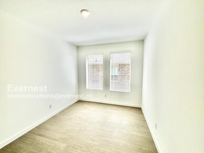 Building Photo - 1353 Rockwell Dr