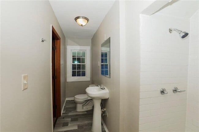 Building Photo - 1441 Blvd Lorraine SW