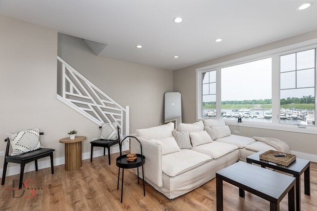 Building Photo - 208 Leeward Way