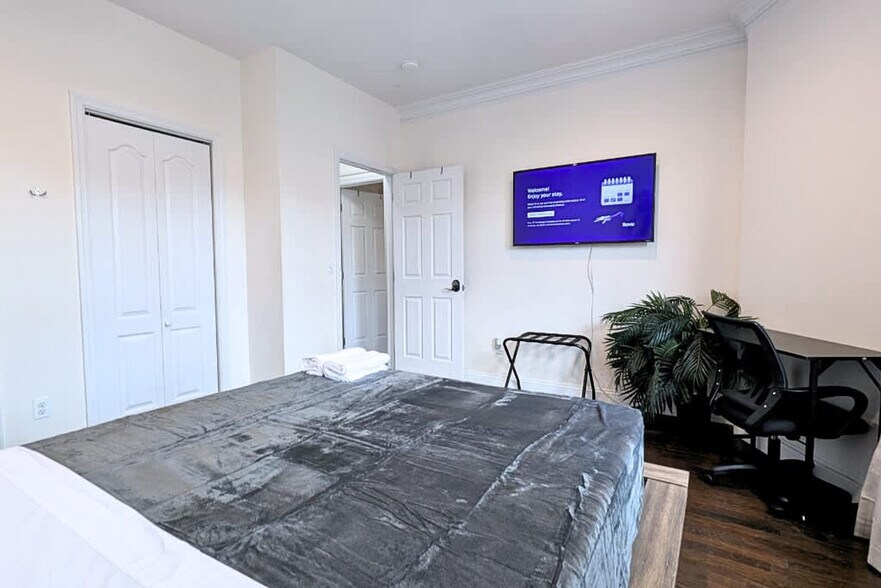 Building Photo - 108 Gotthart St