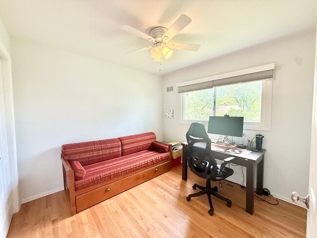 Building Photo - 1046 Crestfield Ave
