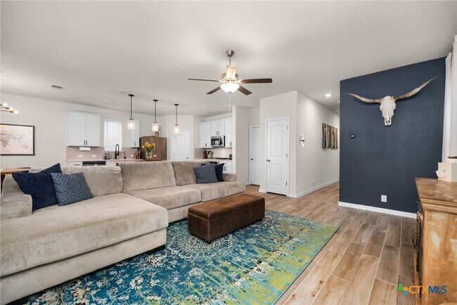 Building Photo - 2043 Cowan Dr