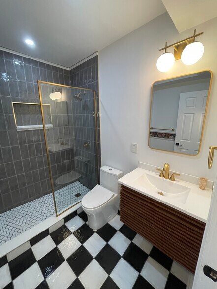 Bathroom - 31 Crawford St