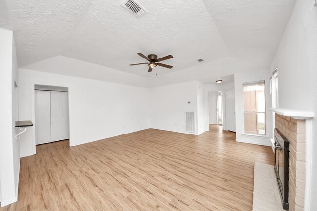 Building Photo - 17003 Amidon Dr