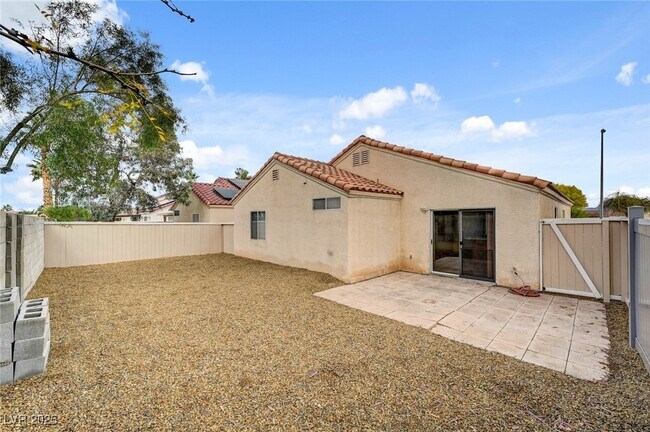 Building Photo - 9573 Paradise Rd