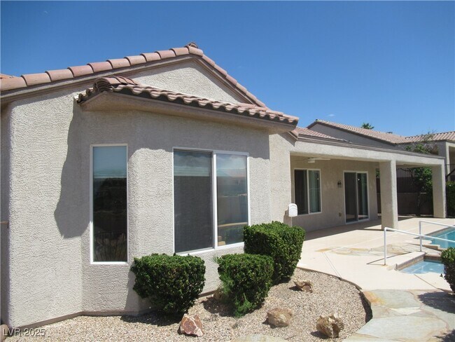 Building Photo - 2091 Clearwater Lake Dr