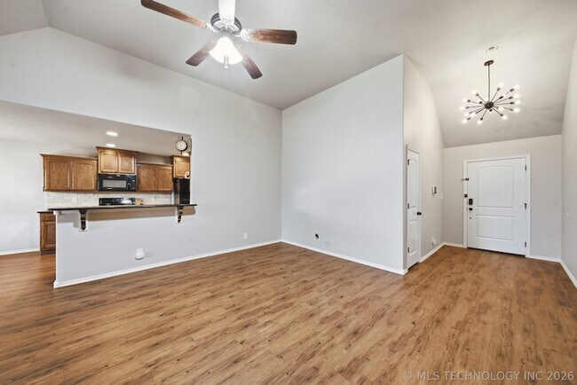 Building Photo - 13328 S 21st Pl