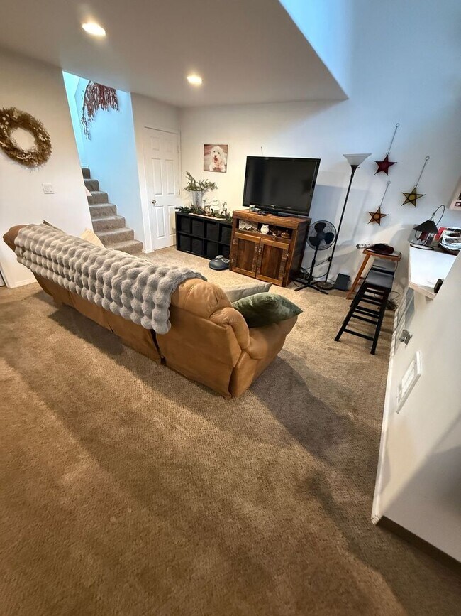 Building Photo - Conveniently Located 1 Bed/1.5 Bath Apartment - NE Bend