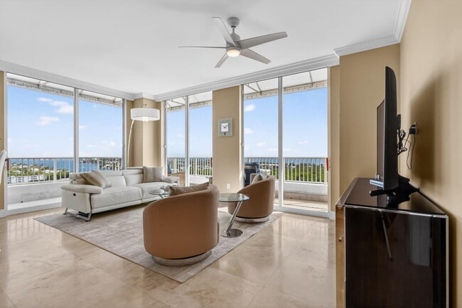 Building Photo - 700 E Boynton Beach Blvd