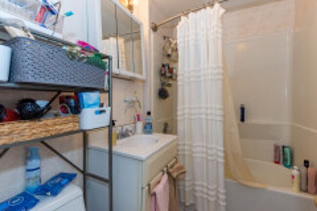 Building Photo - Brookline (BU) 3 BR apartment_9/1/26 (H&HW Included, Parking Available)