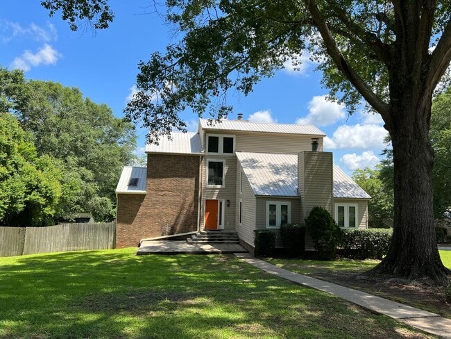 Primary Photo - 107 Kingswood Dr