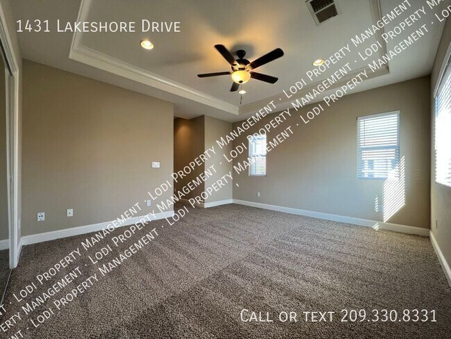 Building Photo - 1431 Lakeshore Dr