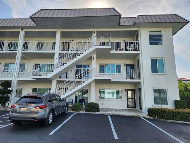 Primary Photo - 3320 Gulf of Mexico Dr
