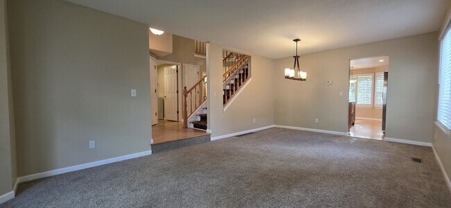 Building Photo - 572 W Jamison Pl