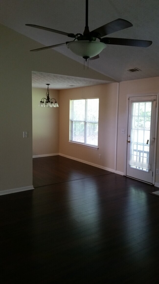 Building Photo - 4668 Eucalyptus Way