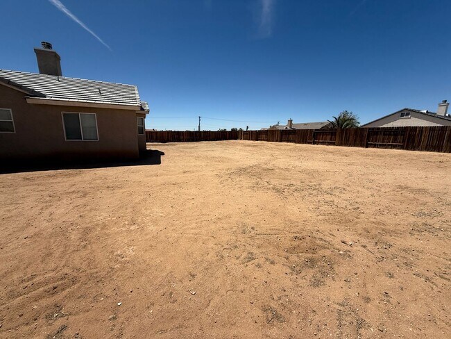 Building Photo - Beautiful Home In Apple Valley Vineyards-4...