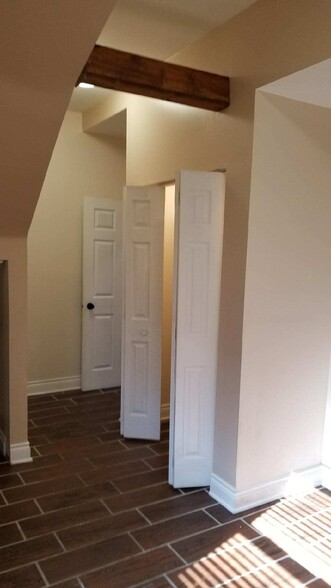 Room 1-closet and entry way - 2917 W 38th St