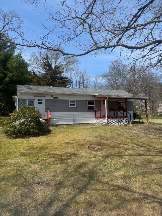 Primary Photo - 881 Main St