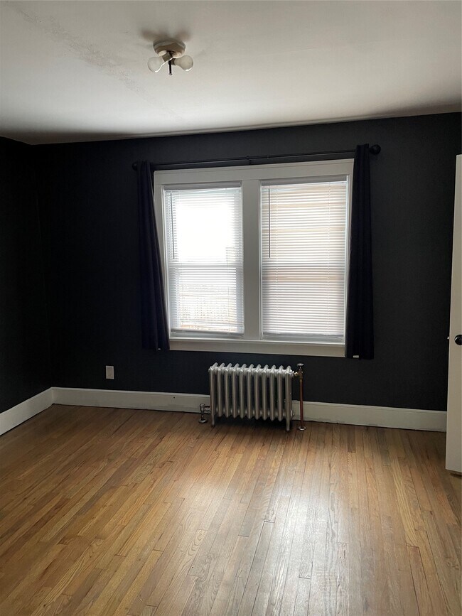 Building Photo - 408 Squires Ave