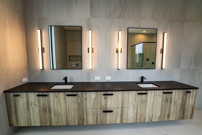 Building Photo - 3010 W Trilby Ave